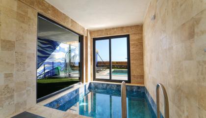 Isıtmalı sıcak havuz