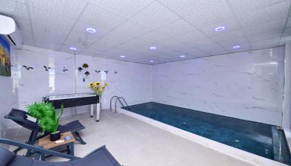 Isıtmalı sıcak havuz