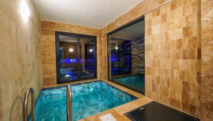 Isıtmalı sıcak havuz